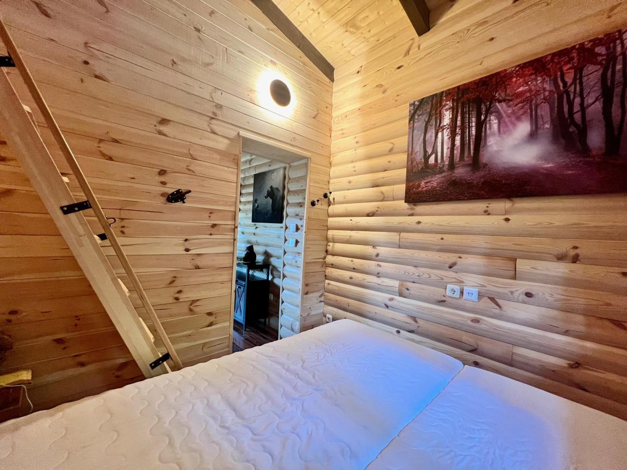 Holzhaus Baerenhoehle Am Wald Und See 诺伊鲁平 外观 照片
