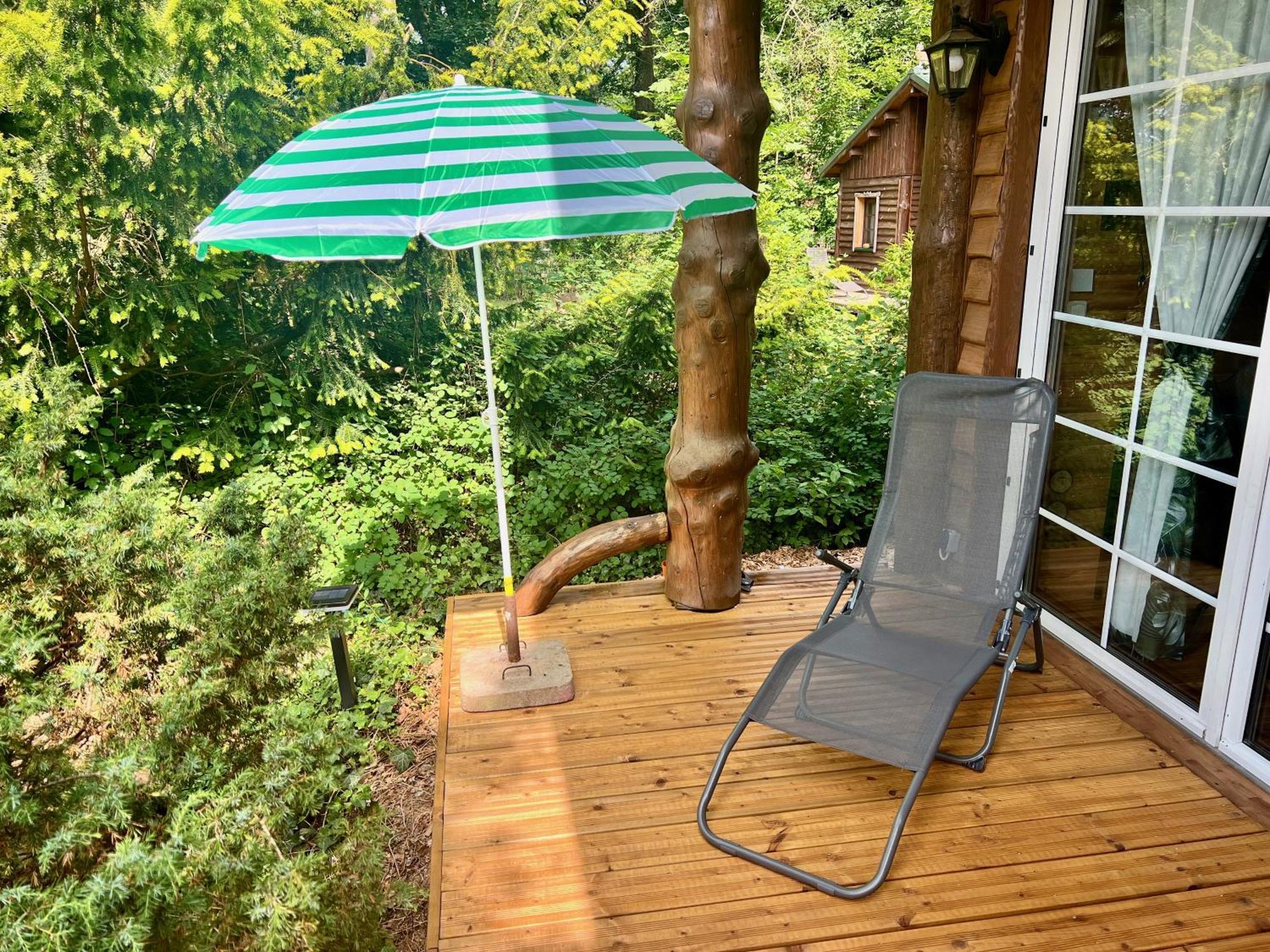 Holzhaus Baerenhoehle Am Wald Und See 诺伊鲁平 外观 照片
