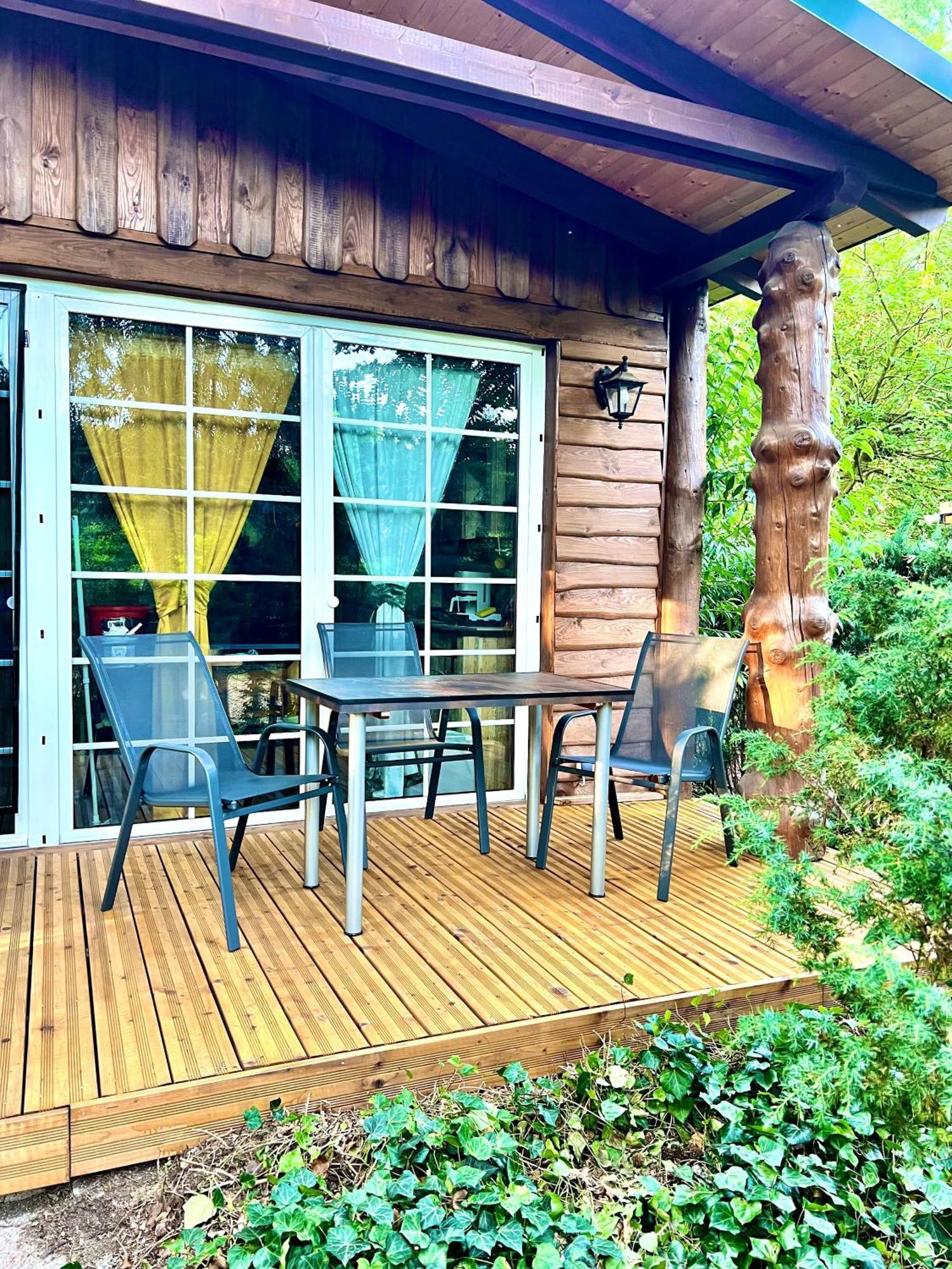 Holzhaus Baerenhoehle Am Wald Und See 诺伊鲁平 外观 照片