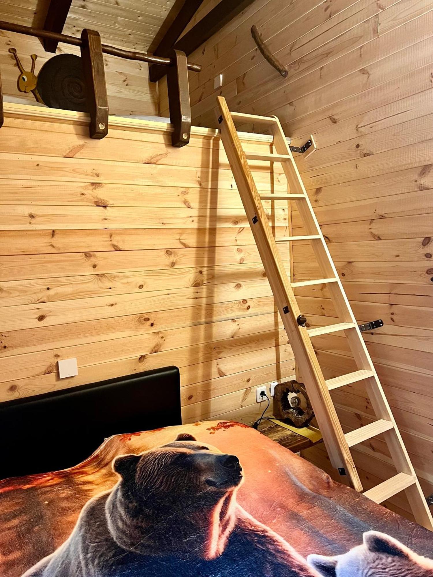 Holzhaus Baerenhoehle Am Wald Und See 诺伊鲁平 外观 照片